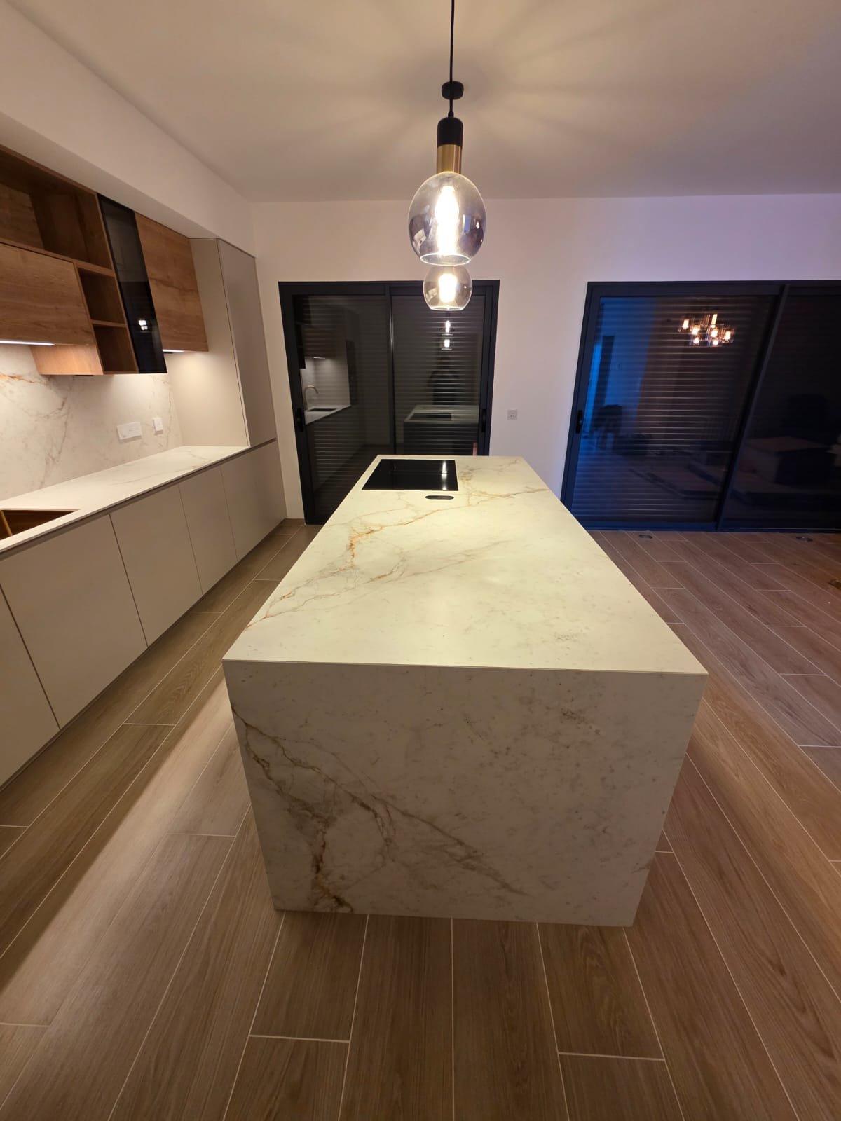 Cuisine Taupe et Bois en Céramique Uniceramica Oro Fantastico