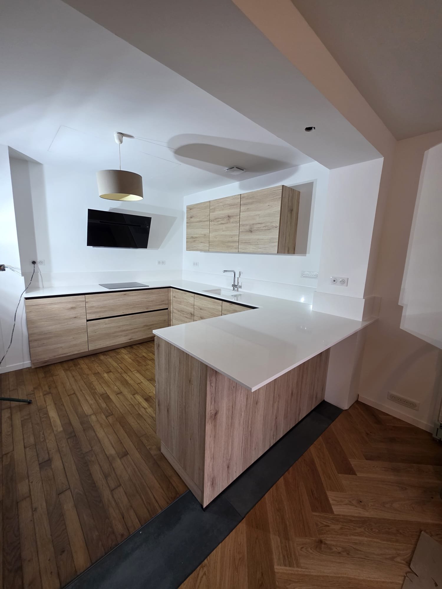 Cuisine en U en Quartz Unistone Bianco
