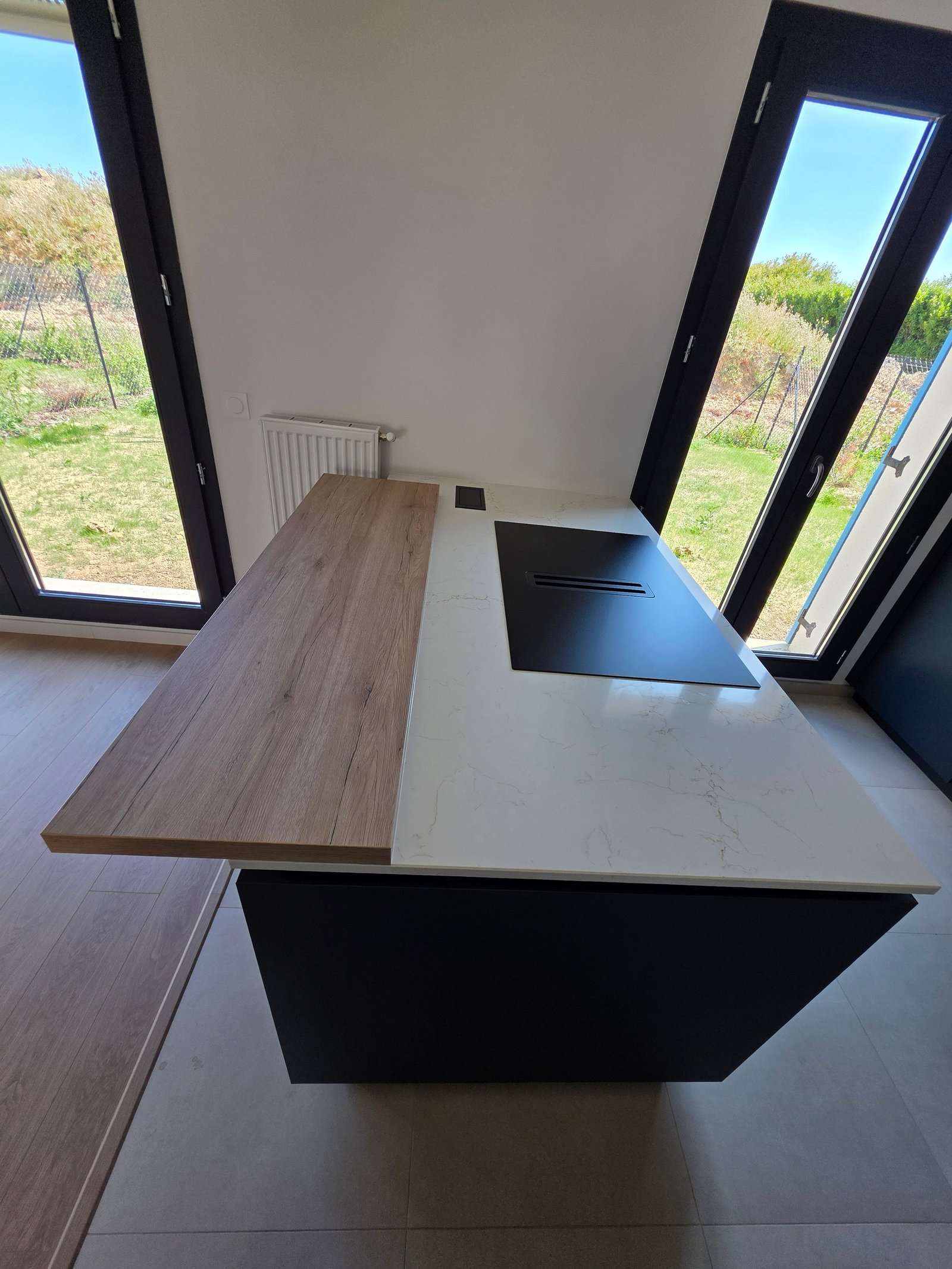 Cuisine Bleu Nuit en Quartz Unistone Misterio Gold